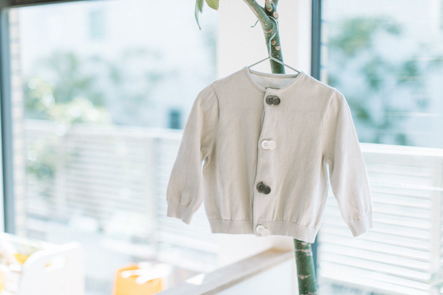 07 i do button カーディガン（グレージュ）